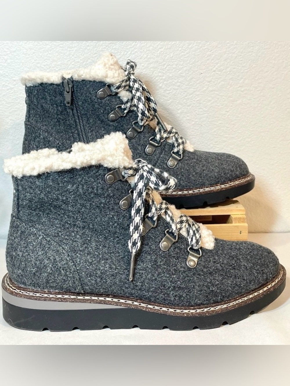 Madden NYC Soft Shell Lightweight Hiking Boots w Faux Sherpa Lining | NWOT